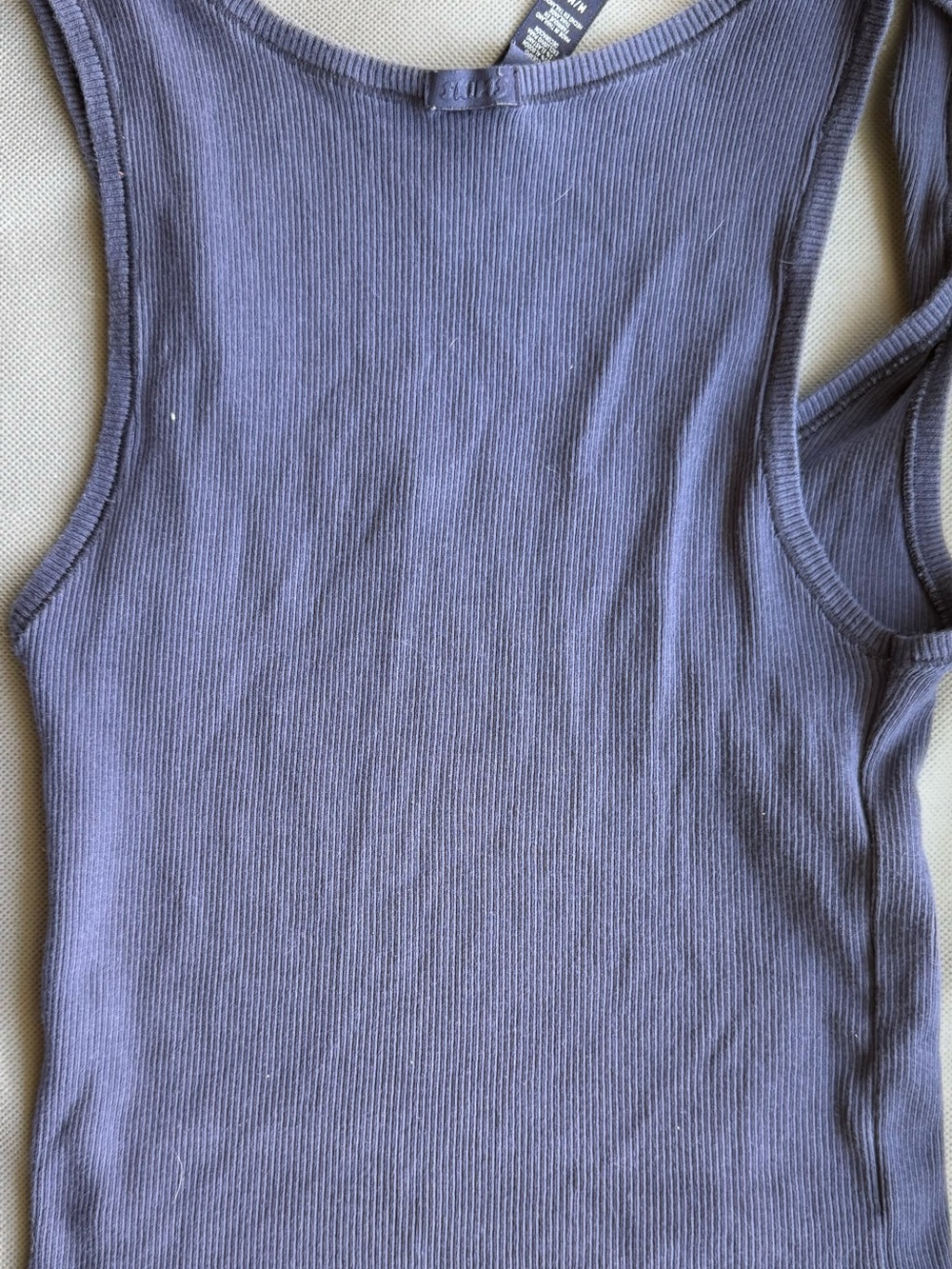 SKIMS Ribbed Tank - Picture 3 of 3
